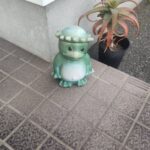 和歌山の弁当屋「花むら和佐店」の守り神？入口にいる謎の河童“ケロちゃん”